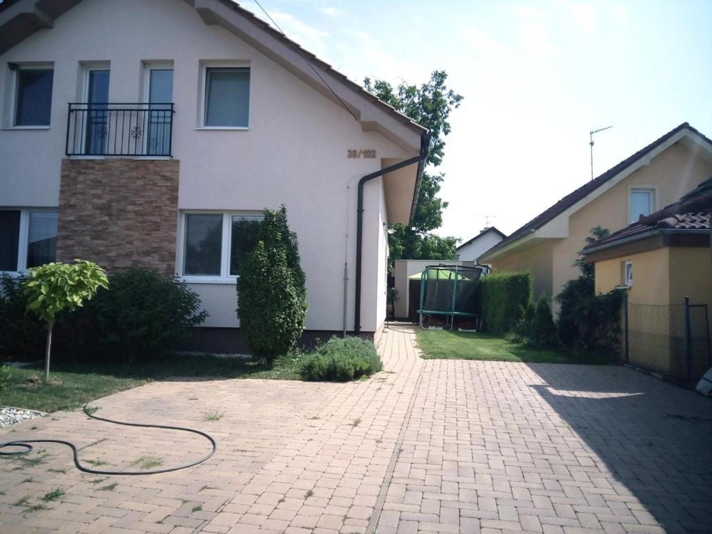 Walnut Apartment With Sauna And Pond Topoľčany 外观 照片