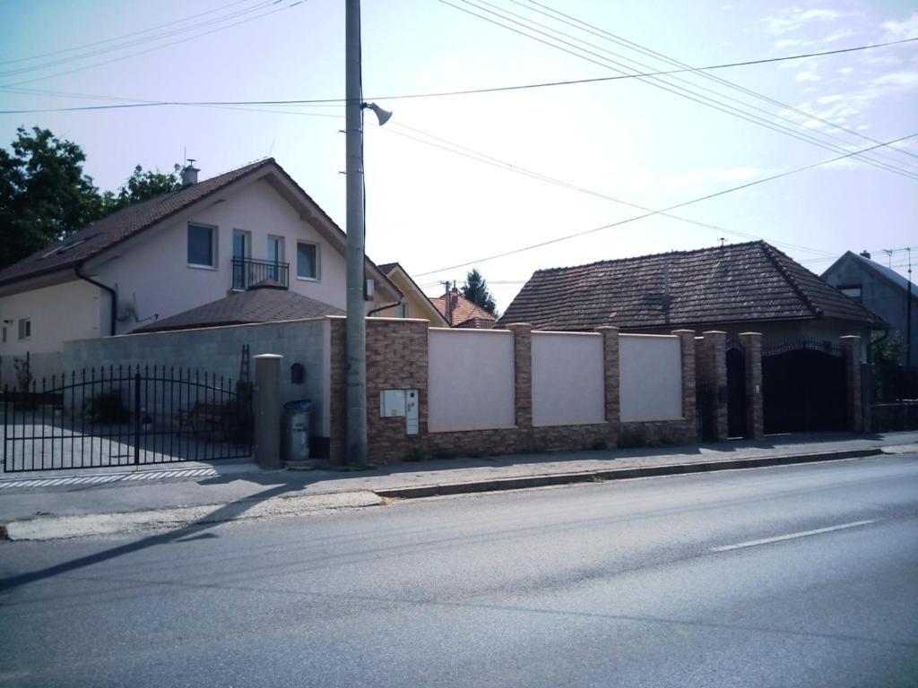 Walnut Apartment With Sauna And Pond Topoľčany 外观 照片
